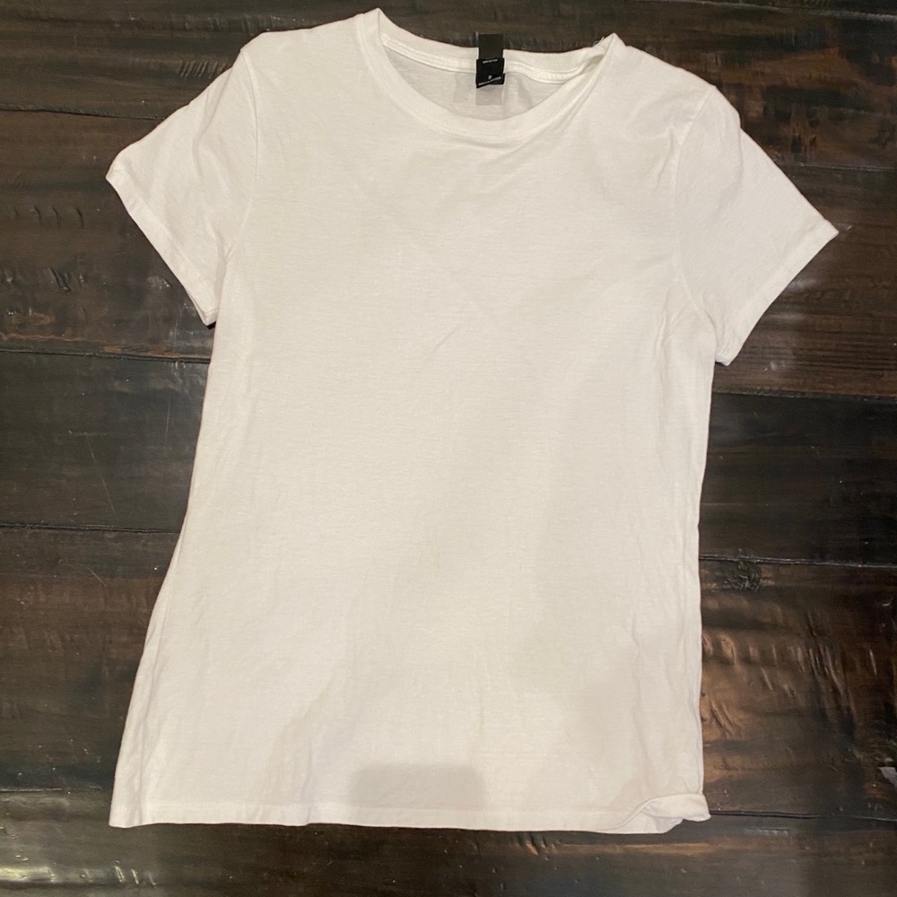 Hanes white t shirt